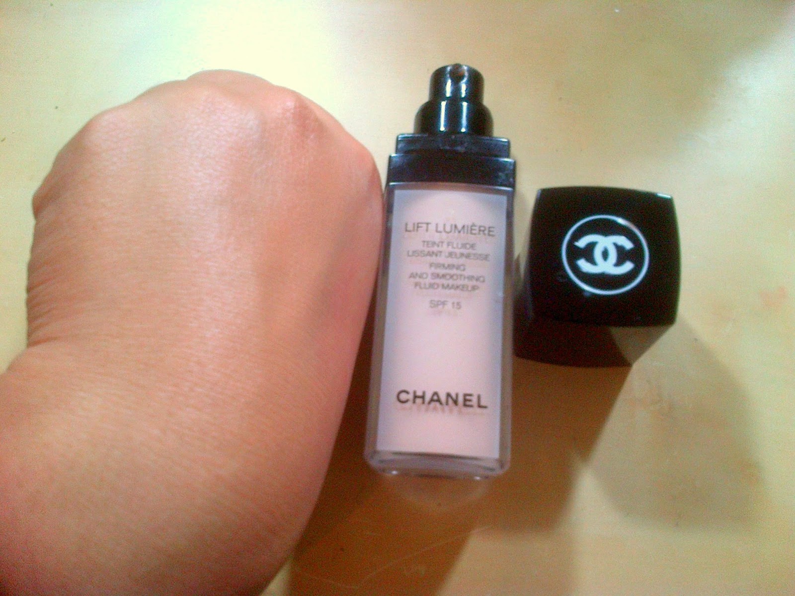 Chanel Lift Lumiere Firming & Smoothing Fluid Makeup SPF15