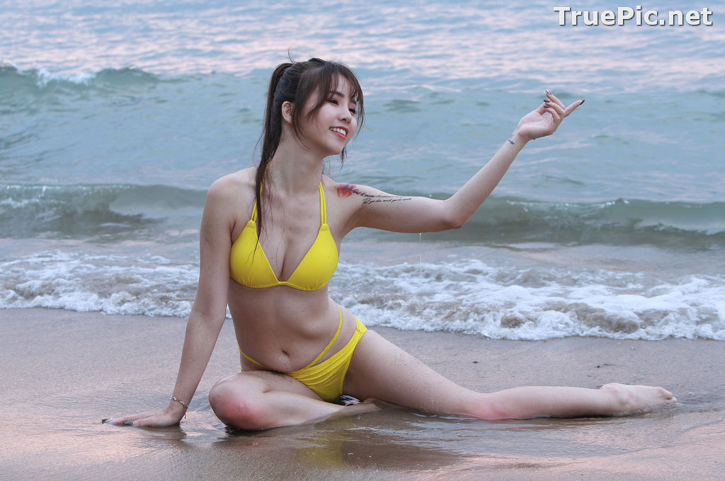 Image Taiwanese Beautiful Model - Debby Chiu - Yellow Sexy Bikini - TruePic.net - Picture-14