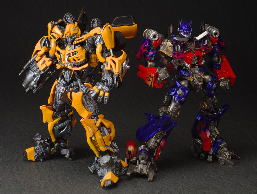 трансформеры бамблби и оптимус. трансформер реклама. бамблби месть падших. Transformers бамблби bumblebee. бамблби 2017 постер.