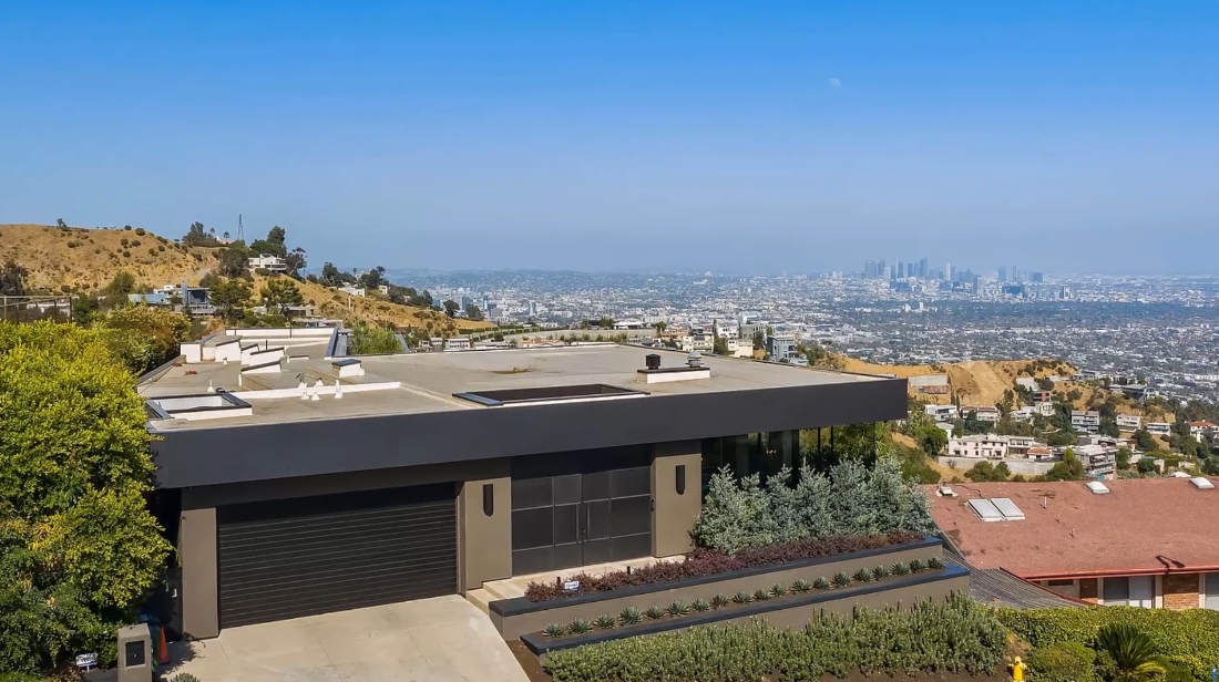 31 Interior Design Photos vs. 1616 Blue Jay Way, Los Angeles Luxury Home Tour