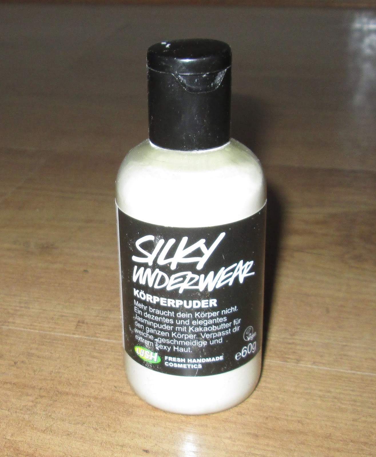 [Review] LUSH Silky Underwear Körperpuder