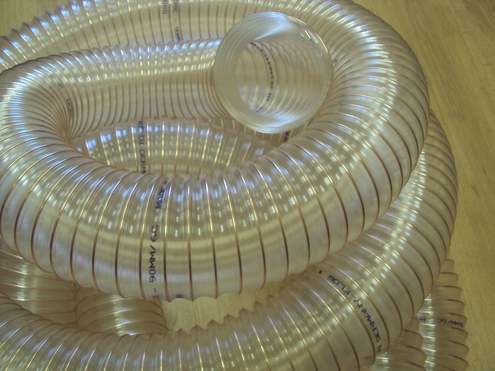 шланг полиуретановый pu500. шланг для аспирации. шланги строительные абразивостойкие 160. шланг для аспирации. гибкий абразивостойкий воздуховод 80 мм.