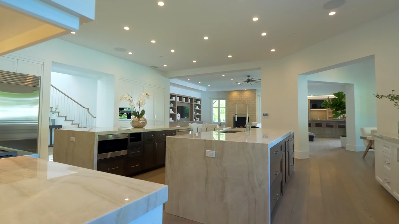 30 Photos vs. STEP INSIDE THE WEEKND CALABASAS HOUSE TOUR $24,995,000 - Luxury Home & Interior Design Tour