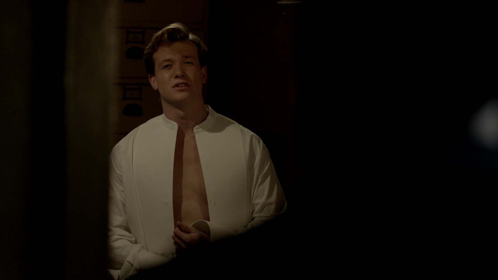 ausCAPS: Ed Speleers shirtless in Downton Abbey 3-04 "Episode 4"