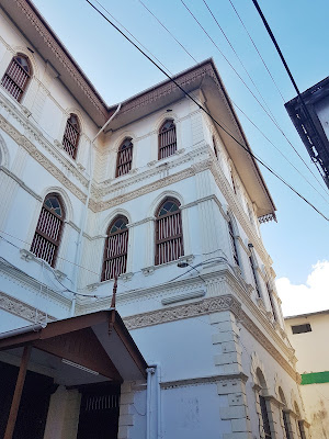 Summer Vacation Diaries - Touring Stone Town, Zanzibar by fashion and lifestyle blogger dafashionfreak. building