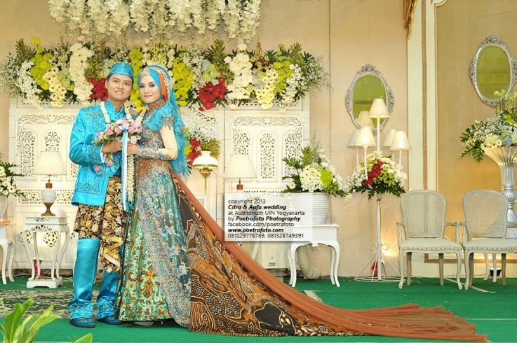 busana pernikahan modern gaun pengantin mini dengan rok berlapis
