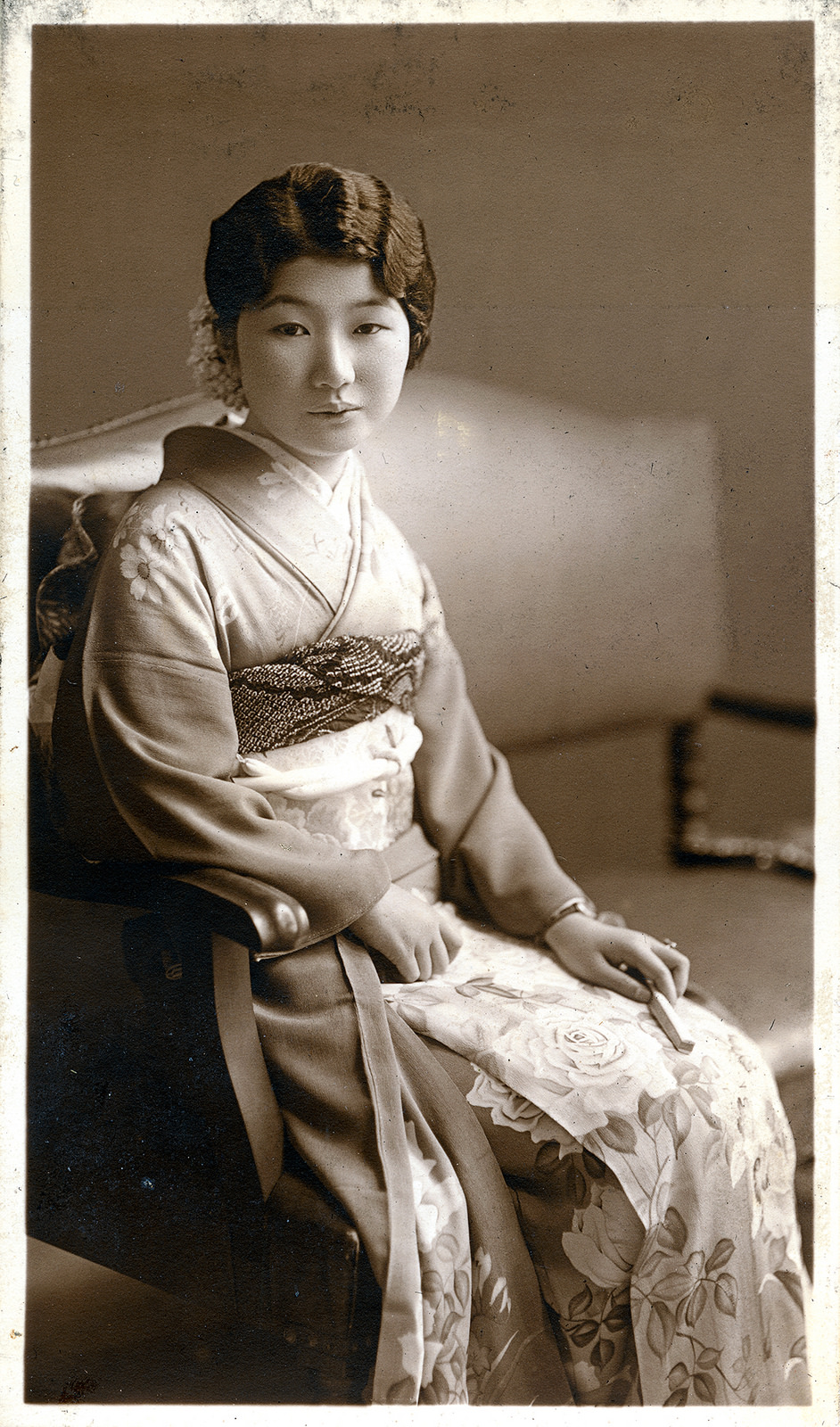 32 Vintage Portraits Of Beautiful Japanese Women Dressing In Kimonos From The 1930s ~ Vintage