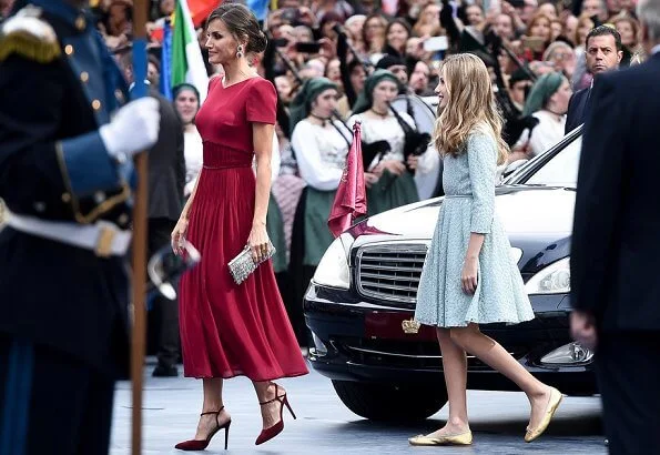 Queen Letizia, Queen Sofia, Crown Princess Leonor and Infanta Sofia. Queen Letizia wore a red satin dress and earrings