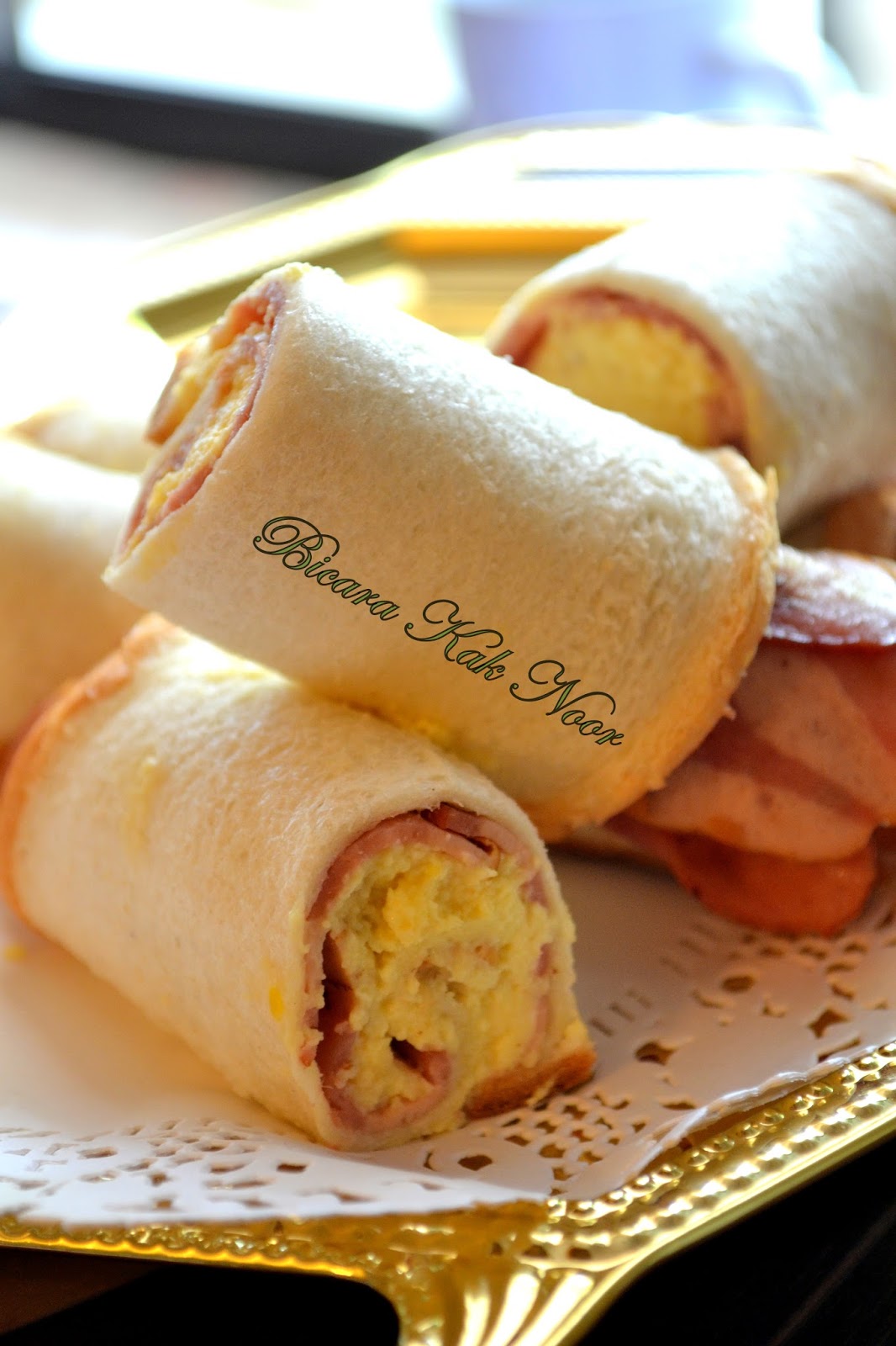 Roti Gulung Telor Mayo & Beef Rashers - Dapur Kak Noor