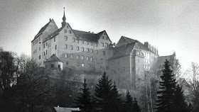 Douglas Bader spent much of the war in Colditz Castle POW camp worldwartwo.filminspector.com