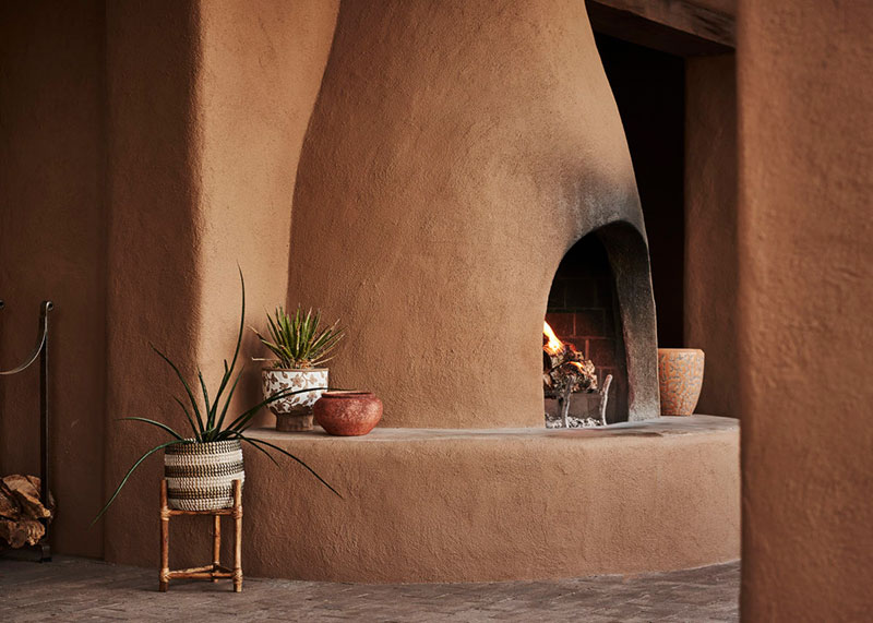    pod-zharkim-solncem-