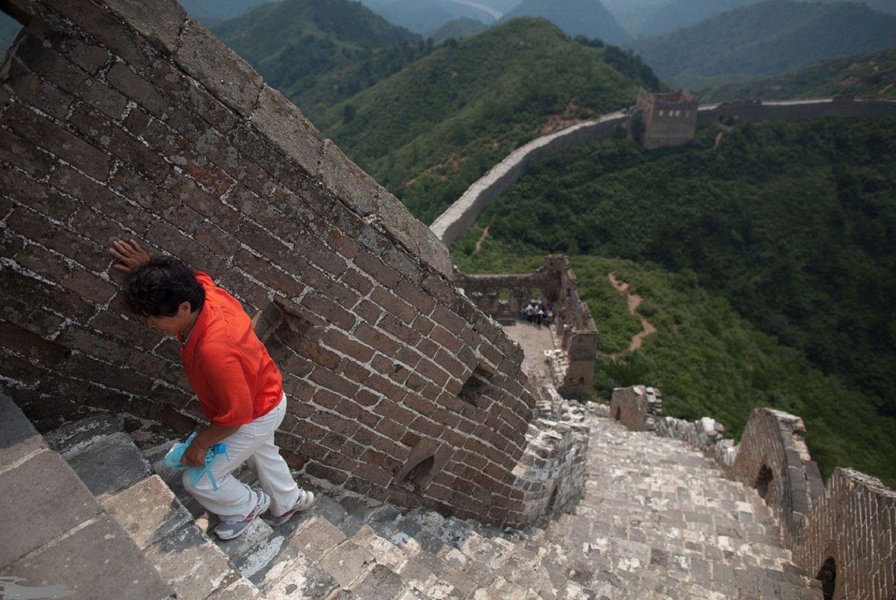 Строение китайской стены. Великая китайская стена Хэбэй. Великая китайская стена 9000 км. Цзиньшаньлин Великая китайская стена. Руины Великой китайской стены.