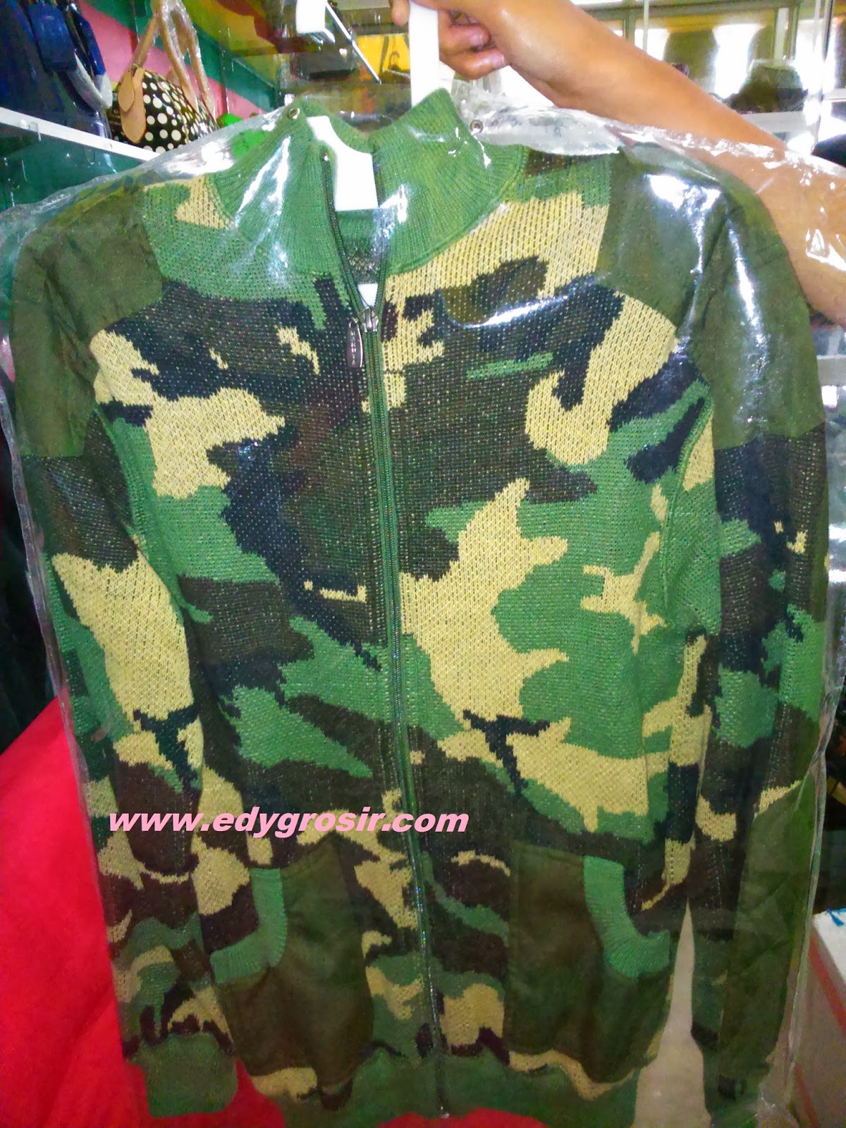 Sweter Army Warna hijau military kode 906 paduan coklat or 