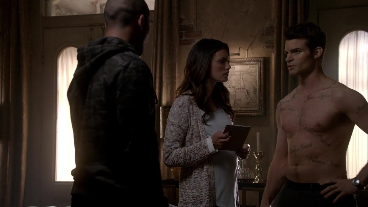 Daniel Gillies shirtless in The Originals 1-14 "Long Way Back From Hel...