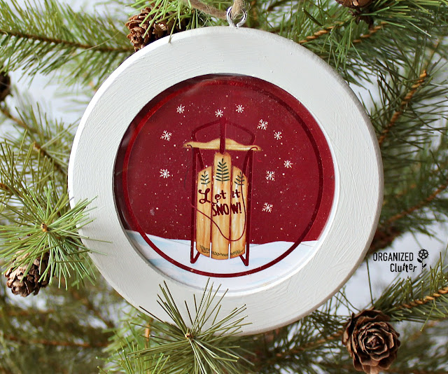 Semi-Homemade Round Picture Frame Christmas Ornaments #DollarGeneral #hobbylobby #fusionmineralpaint #Christmasdecor #Christmastreeornaments #semihomemadeornaments