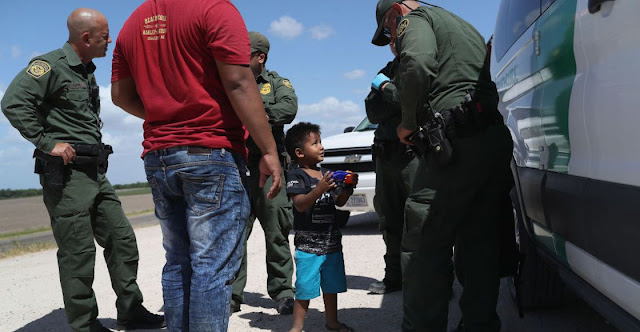 Niños migrantes que son expulsados de Estados Unidos se quedan solos en México