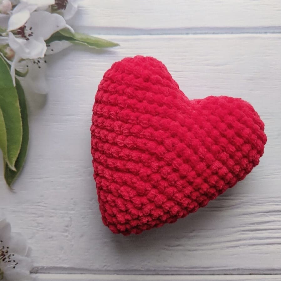 Crochet heart from plush yarn Crochet heart from plush yarn