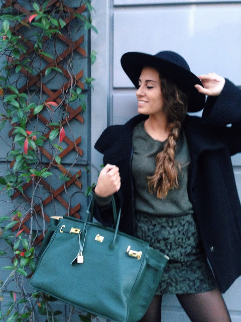 outfit si toni del verde e amato cappello, amsterdam, ricordi di amsterdam, outfit of the day, ootd, outfit fashion blogger, fashion need valentina rago, ricordo amsterdam cappello souvernir, ricordi, outfit of the day