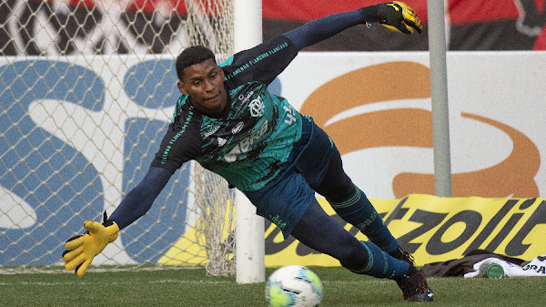 Oficial: Flamengo, renueva Hugo Souza hasta 2025