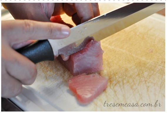 fotos passo a passo sashimi de atum