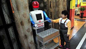 restoran robot di China