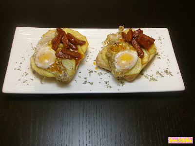  Tosta de patata panadera, huevo de codorniz y dados de chorizo 