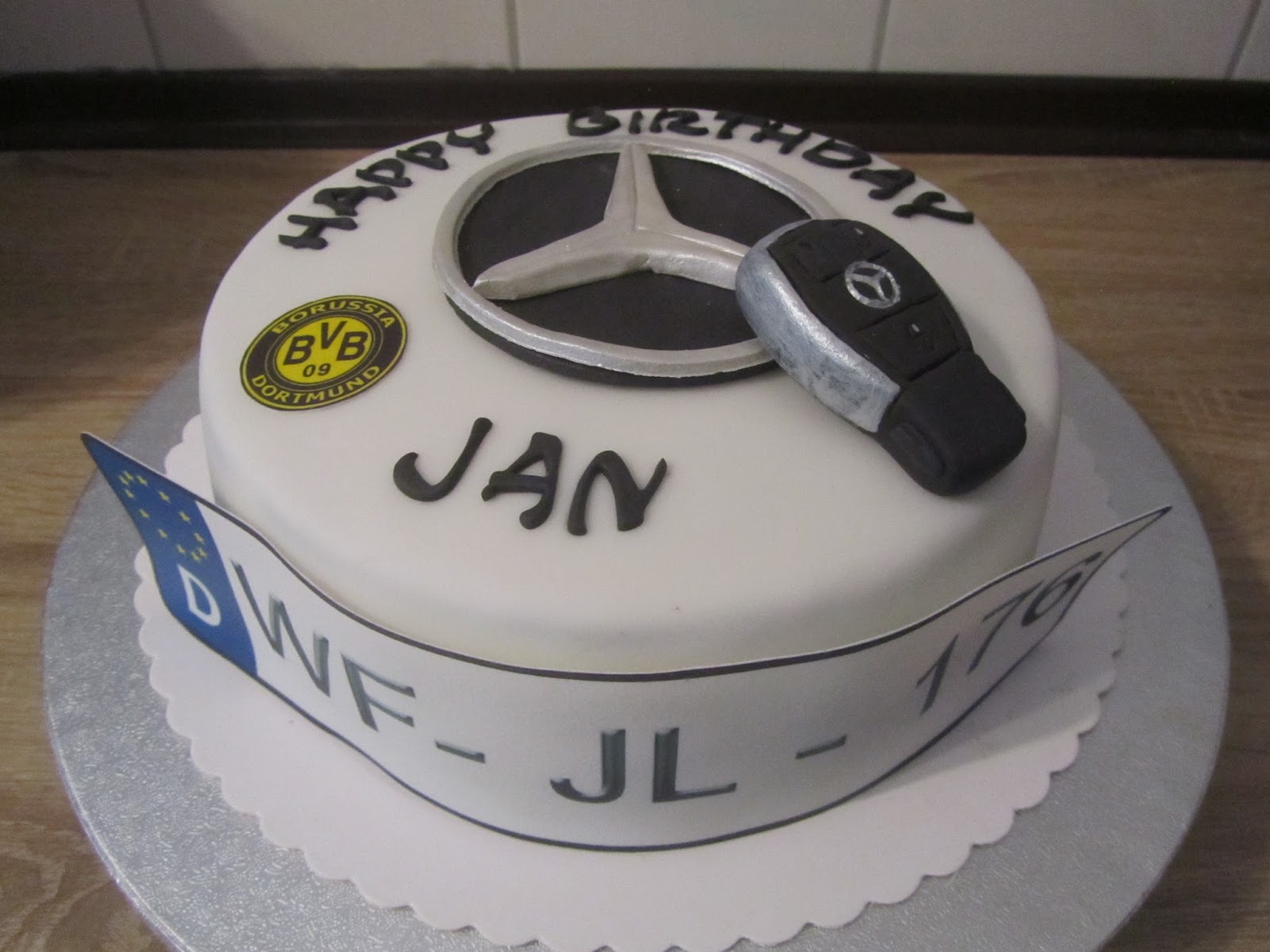 Anke S Torten Wunsch Mercedes Torte Mit Bvb Label Zum Geburtstag Torte Nummernschild