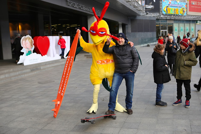 Петух серфер наводит шороху в Киеве