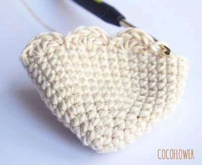 Easter Chicken tutorial  - Free DIY by CocoFlower - Crocheted Hen