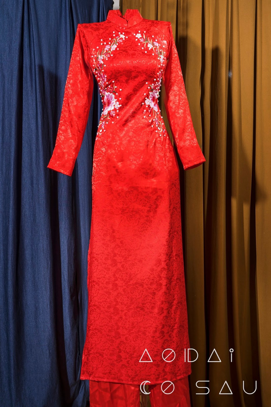 Mẫu Áo Dài Gấm Thêu Khiến Đấng Mày Râu Phải Ngước Nhìn | Áo Dài Cô Sáu