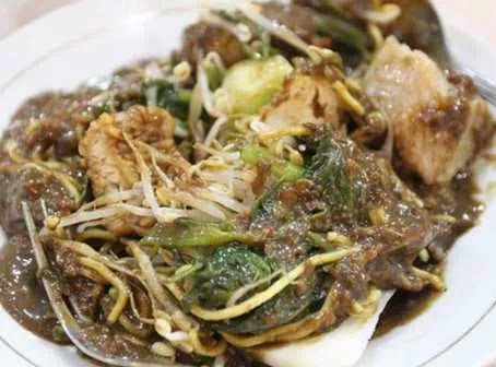 Mencicipi Rujak Cingur Mbak Mella Yang Viral