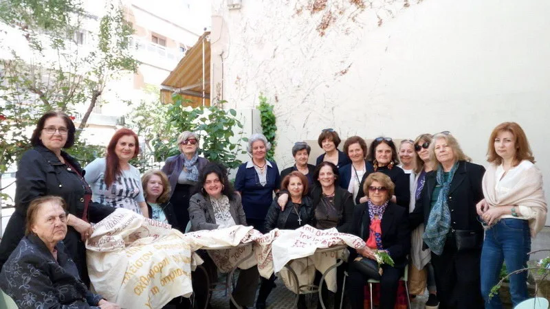 Αλεξανδρούπολη: 49 γυναίκες κέντησαν την ιστορία της πόλης σε πανό 14 μέτρων