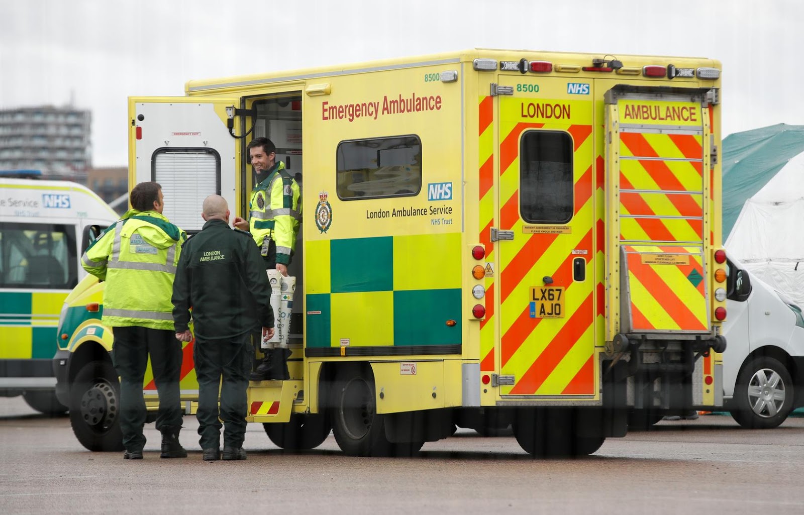 One third of NHS employees and main workers tested in the United Kingdom have coronavirus, with concerns about access to safety equipment One third of NHS employees and main workers tested in the United Kingdom have coronavirus, with concerns about access to safety equipment