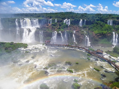 andando-por-a-garganta-do-diabo-nas-cataratas-do-igua-u