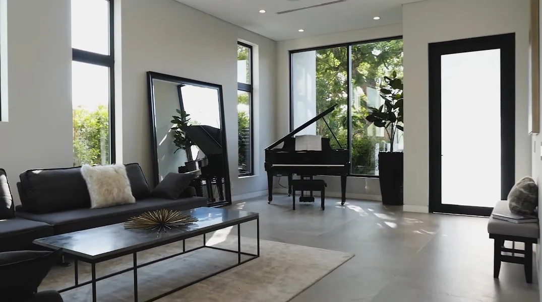 42 Interior Design Photos vs. 424 N Flores St, Los Angeles, CA Luxury Home Tour