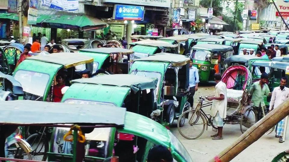 শিশুর মৃত্যুঃ মহেশখালীতে অবৈধ গাড়ির বিরুদ্ধে অভিযান শিশুর মৃত্যুঃ মহেশখালীতে অবৈধ গাড়ির বিরুদ্ধে অভিযান