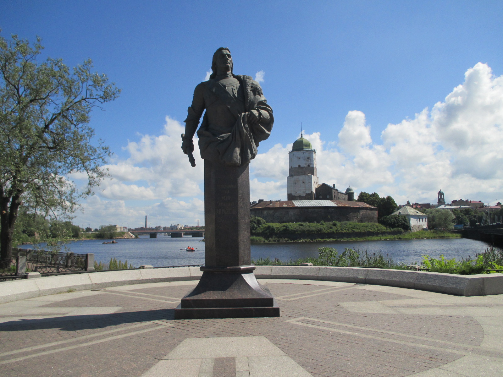 Willimiehen j�ljill�: Viipuri / Amiraali Arpaksinin patsas