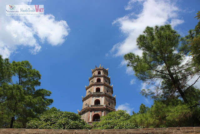 Du ngoạn trên sông Hương, viếng chùa Thiên Mụ