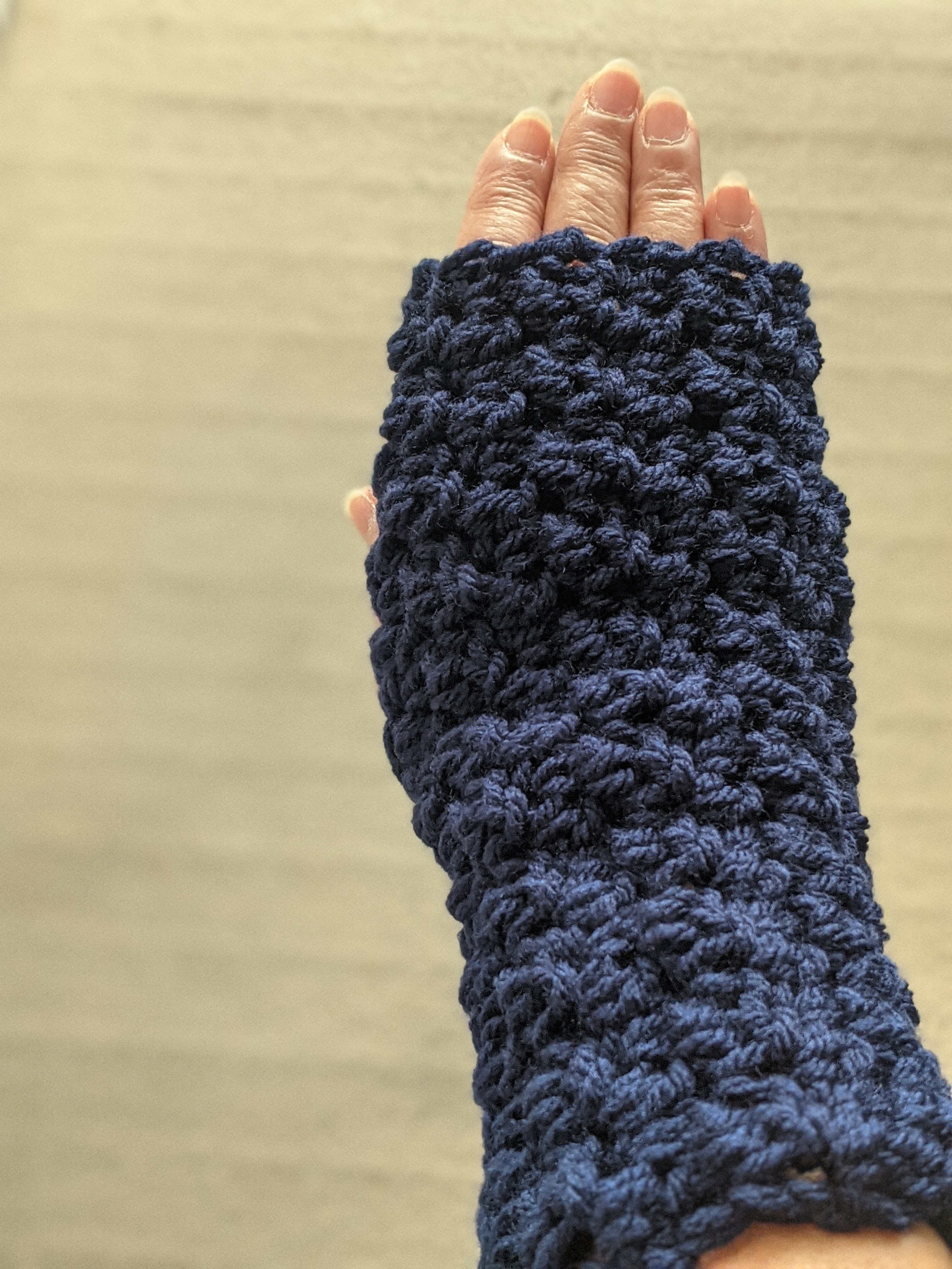 Sweet Nothings Crochet SEED STITCH FINGERLESS GLOVES