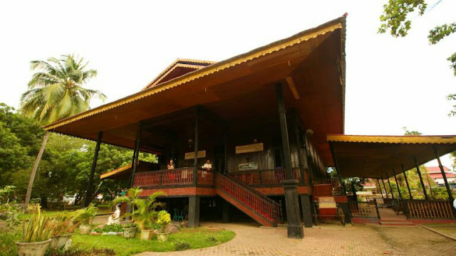 traditional houses in indonesia