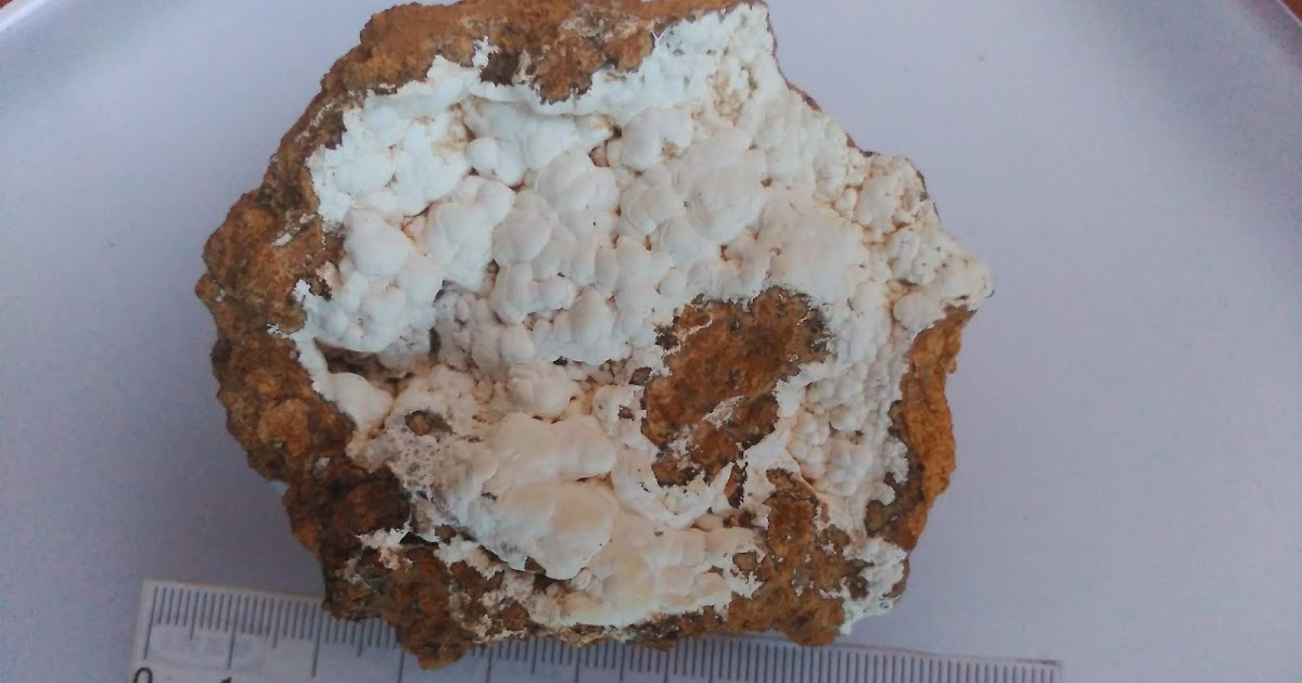 MineralesDB Hidrocincita de Mercadal, Cartes, Cantabria