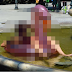 Η ζέστη "χτυπάει": Βούτηξε για μπάνιο στην πλατεία Συντάγματος με…ροζ φλαμίνγκο και μπύρα