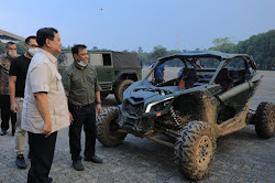 Dukung Industri Pertahanan Dalam Negeri, Prabowo Subianto Jajal Kendaraan Taktis Baru Buatan Pindad