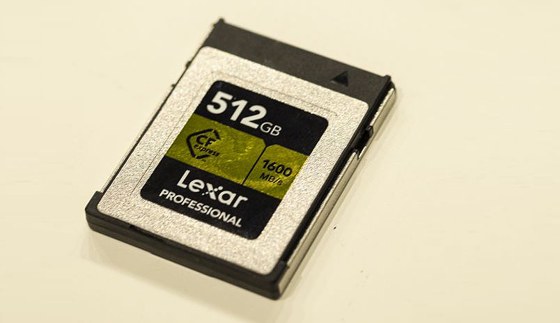 CFExpress карта на 512 гигабайт от Lexar