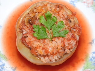 Ardei umpluti cu ciuperci de post reteta taraneasca de casa cu ceapa orez morcovi fierte in sos tomat de rosii retete culinare mancaruri cu legume mancare vegetariana,
