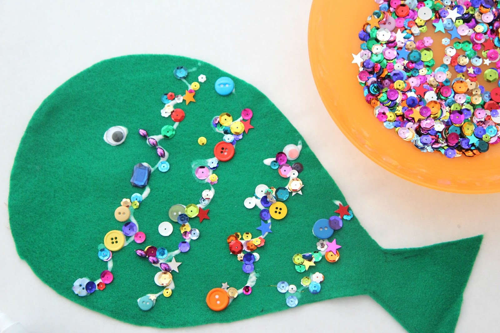 Toddler Approved! Sparkly Felt Fish Craft for Toddlers