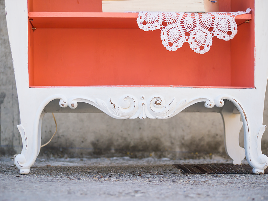 Mesita recuperada Flo