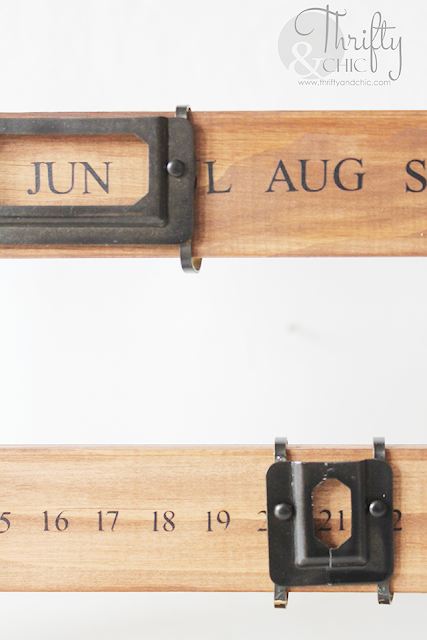DIY sliding perpetual Calendar. DIY wood calendar. DIY farmhouse decor. DIY calendar