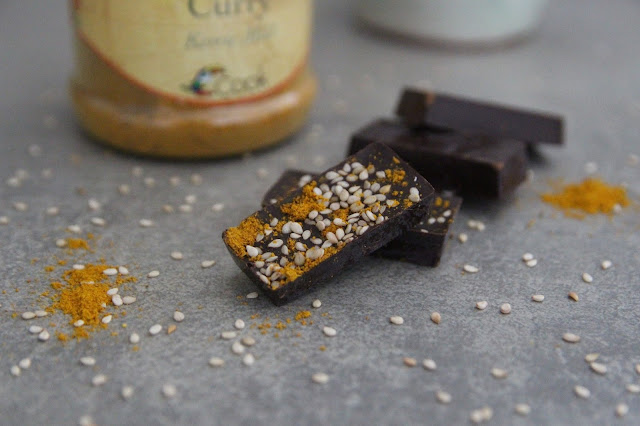 Chocolat curry-sésame Cuillere et saladier : Chocolat curry-sésame