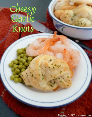 Cheesy Garlic Knots work perfectly with soup, salad, or as a side dish for any dinner. | recipe developed by www.BakingInATornado.com | #recipe #bread